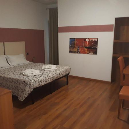 Adams Rooms - Affittacamere San Giovanni Lupatoto Zewnętrze zdjęcie